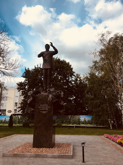Памятник генерал-лейтенанту В.М. Халилову