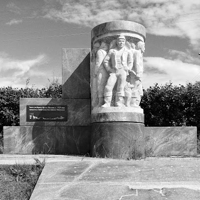Памятник пионерам освоения Колымы и Чукотки