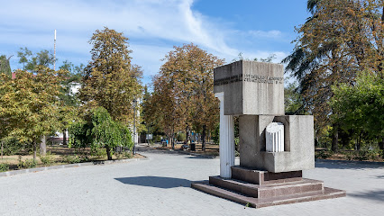 Строителям Севастополя, Памятник