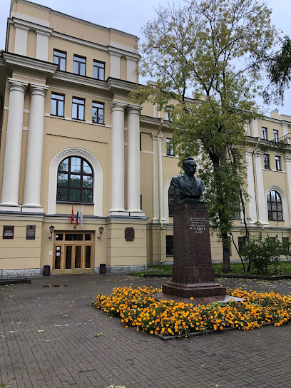 Памятник А. Л. Поленову