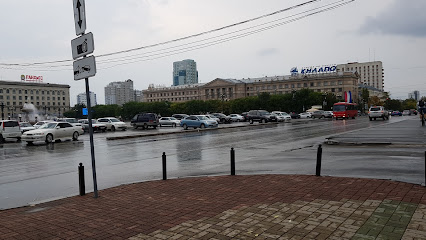 Парковка возле площади имени Ленина
