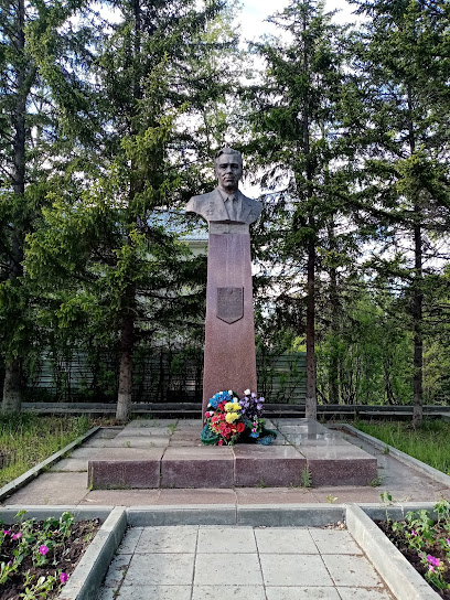 Памятник Михаилу Кузьмичу Янгелю