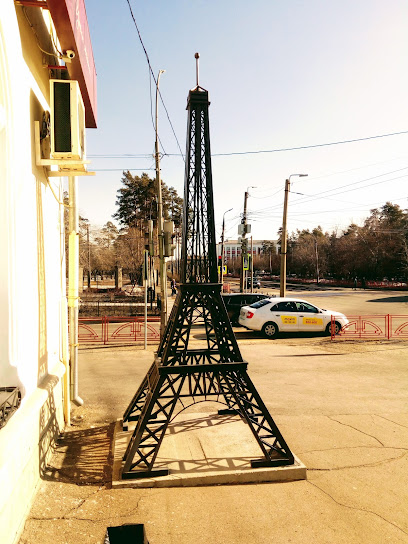 Памятник "Эйфелева башня"