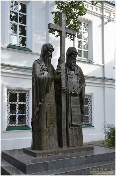 Памятник Евфимию Суздальскому и Макарию Желтоводскому