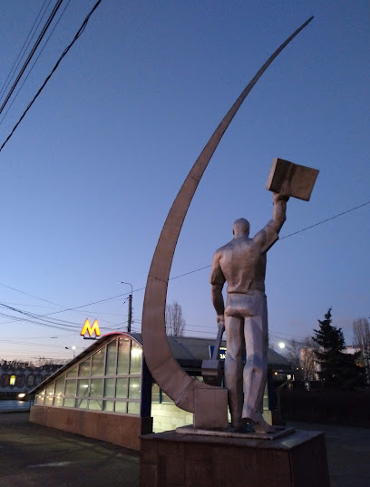 Памятник космонавту В. М. Комарову
