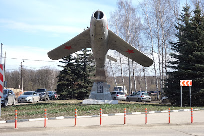Памятник самолету МиГ-15