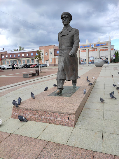 Памятник "Шагающий Гагарин"