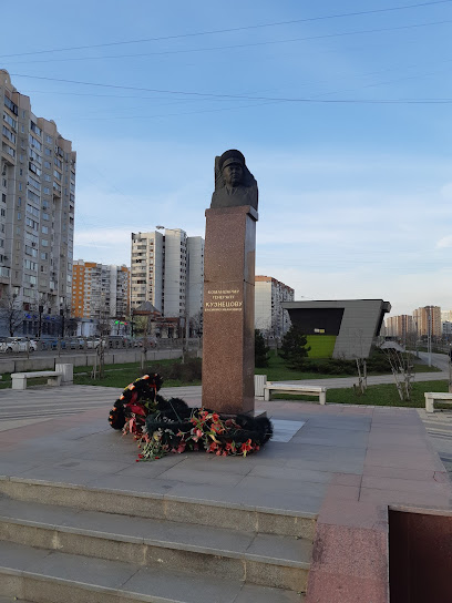 Памятник В.И. Кузнецову